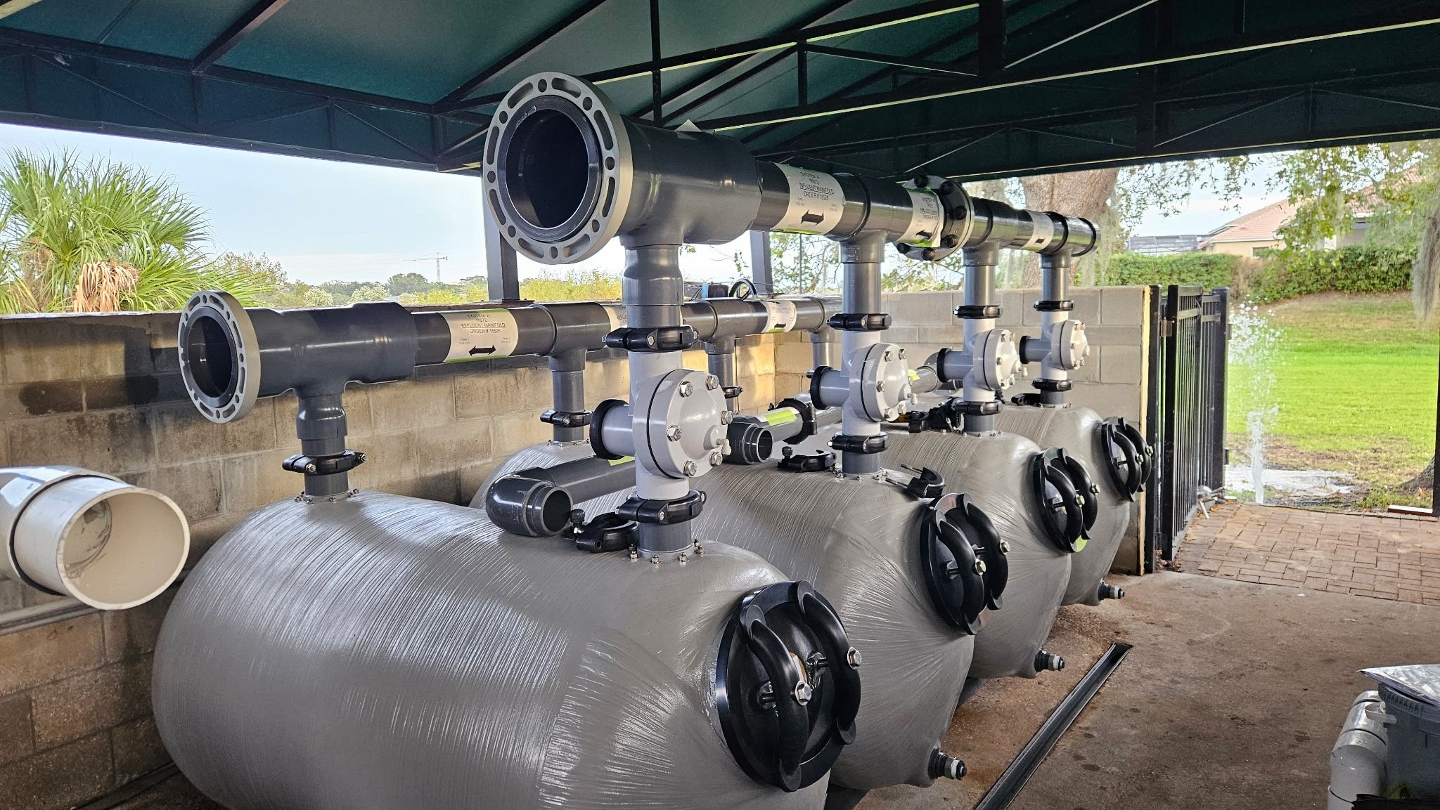 Multi-tank commercial filtration system with precision manifold piping