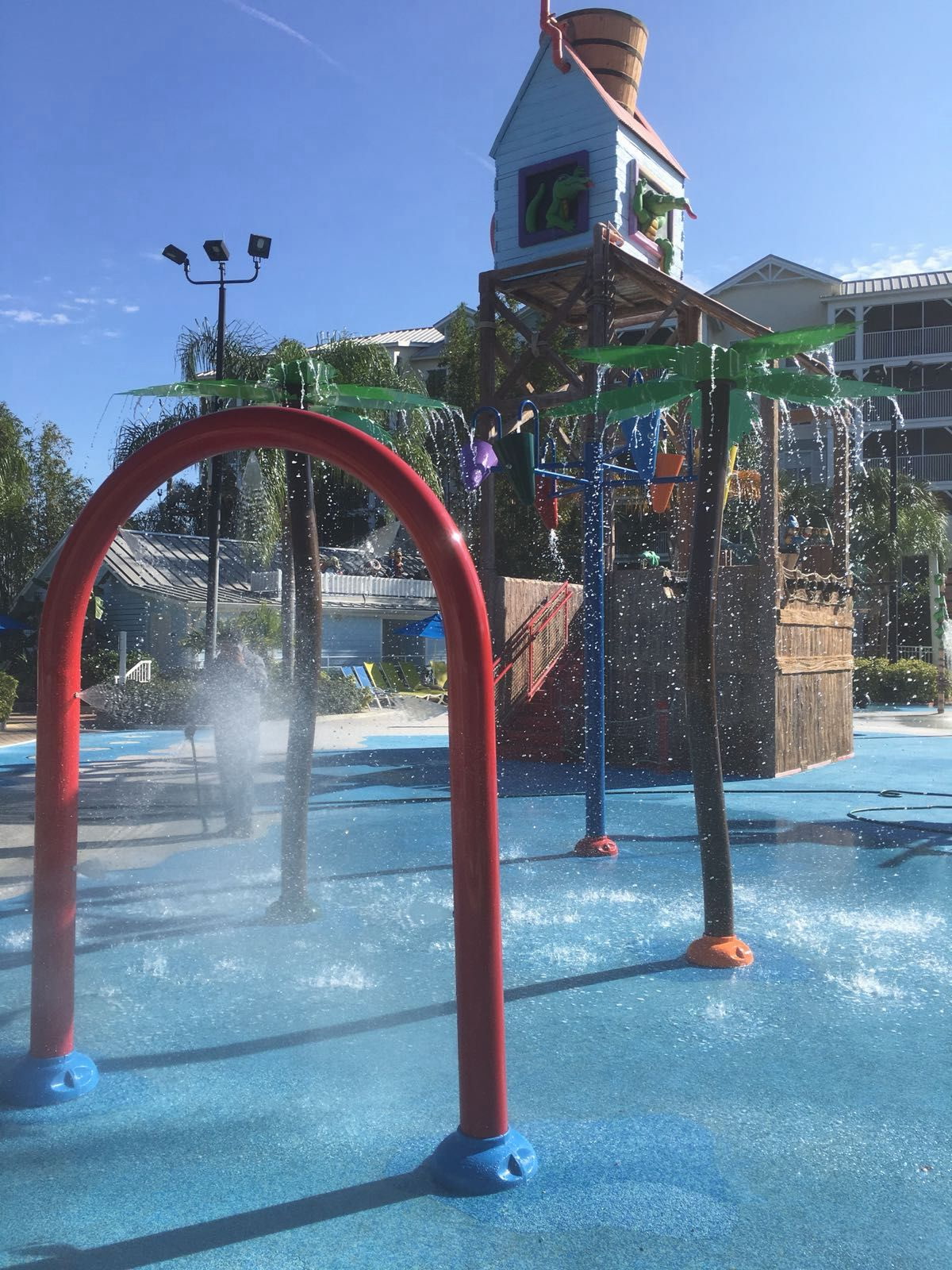 Pirate-themed waterpark splash pad with palm tree dump buckets and tropical theming, built by Arinton